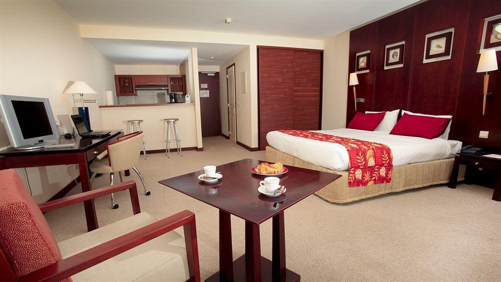 Ramada Hotel & Suites By Wyndham נומיאה חדר תמונה