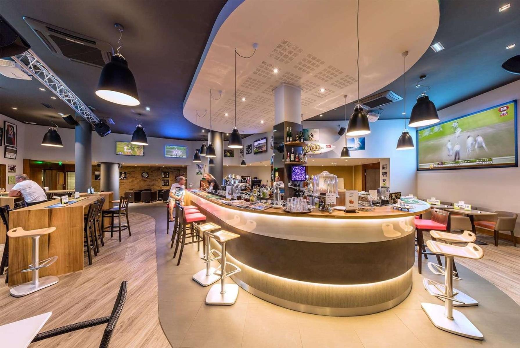 Ramada Hotel & Suites By Wyndham נומיאה מראה חיצוני תמונה