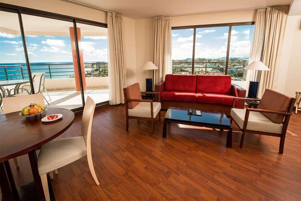 Ramada Hotel & Suites By Wyndham נומיאה חדר תמונה