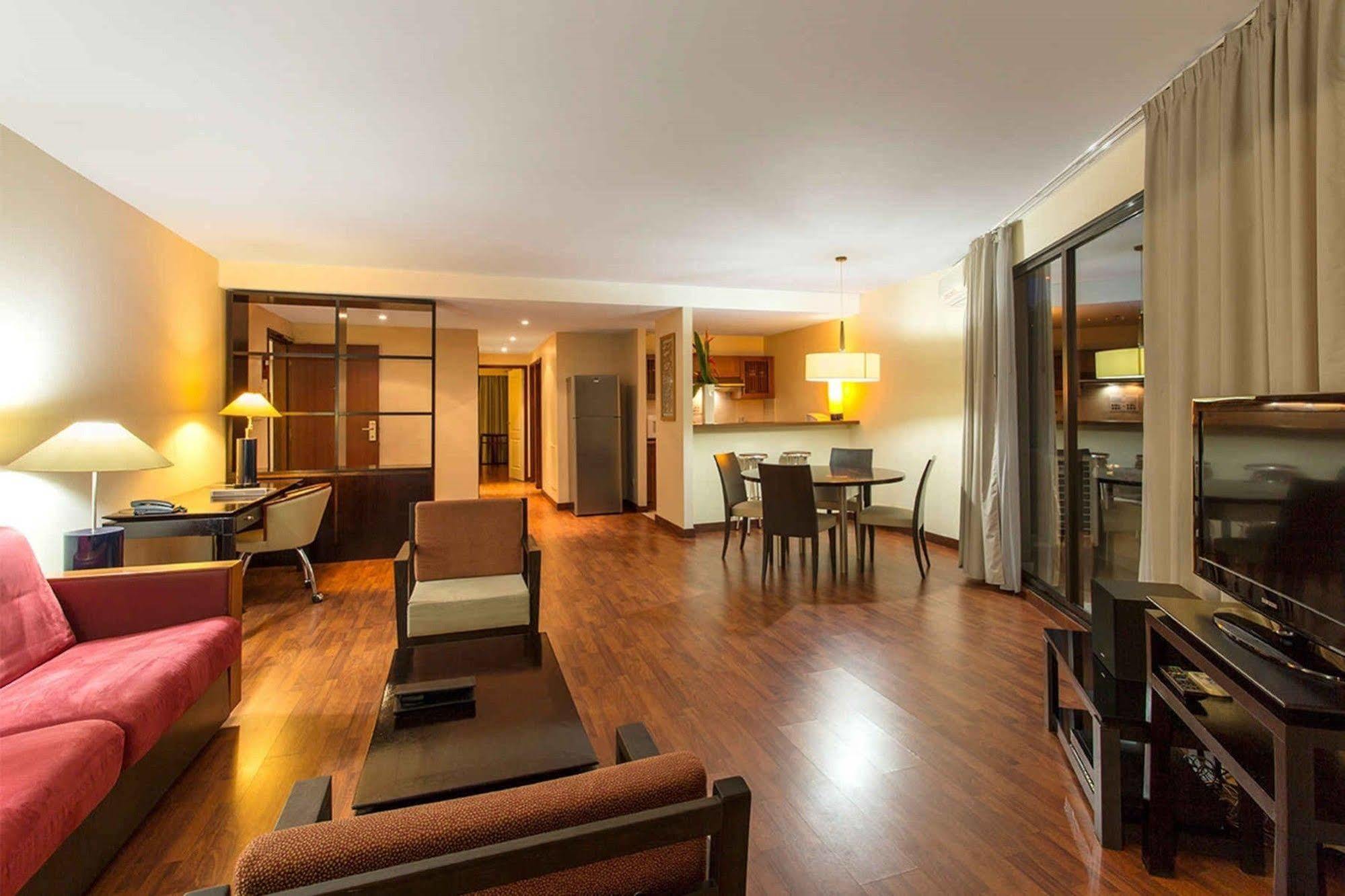 Ramada Hotel & Suites By Wyndham נומיאה מראה חיצוני תמונה