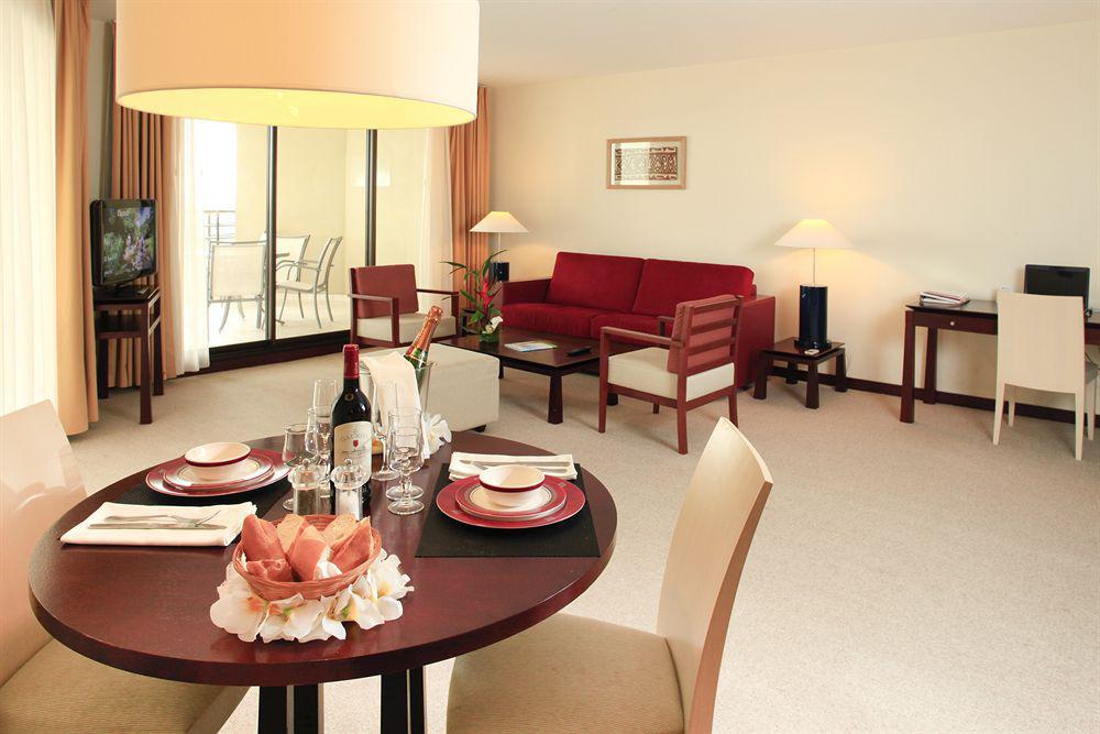 Ramada Hotel & Suites By Wyndham נומיאה מראה חיצוני תמונה