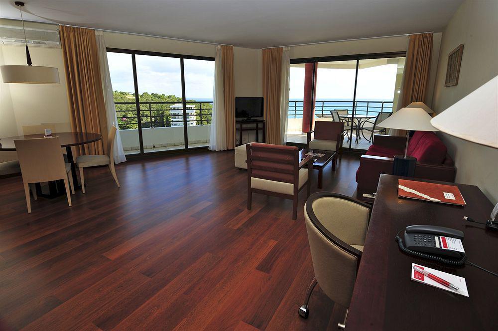 Ramada Hotel & Suites By Wyndham נומיאה מראה חיצוני תמונה